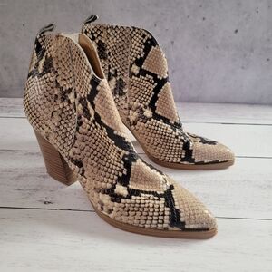 Marc Fisher, Size 8 1/2M, Reptile embossed leather ankle bootie